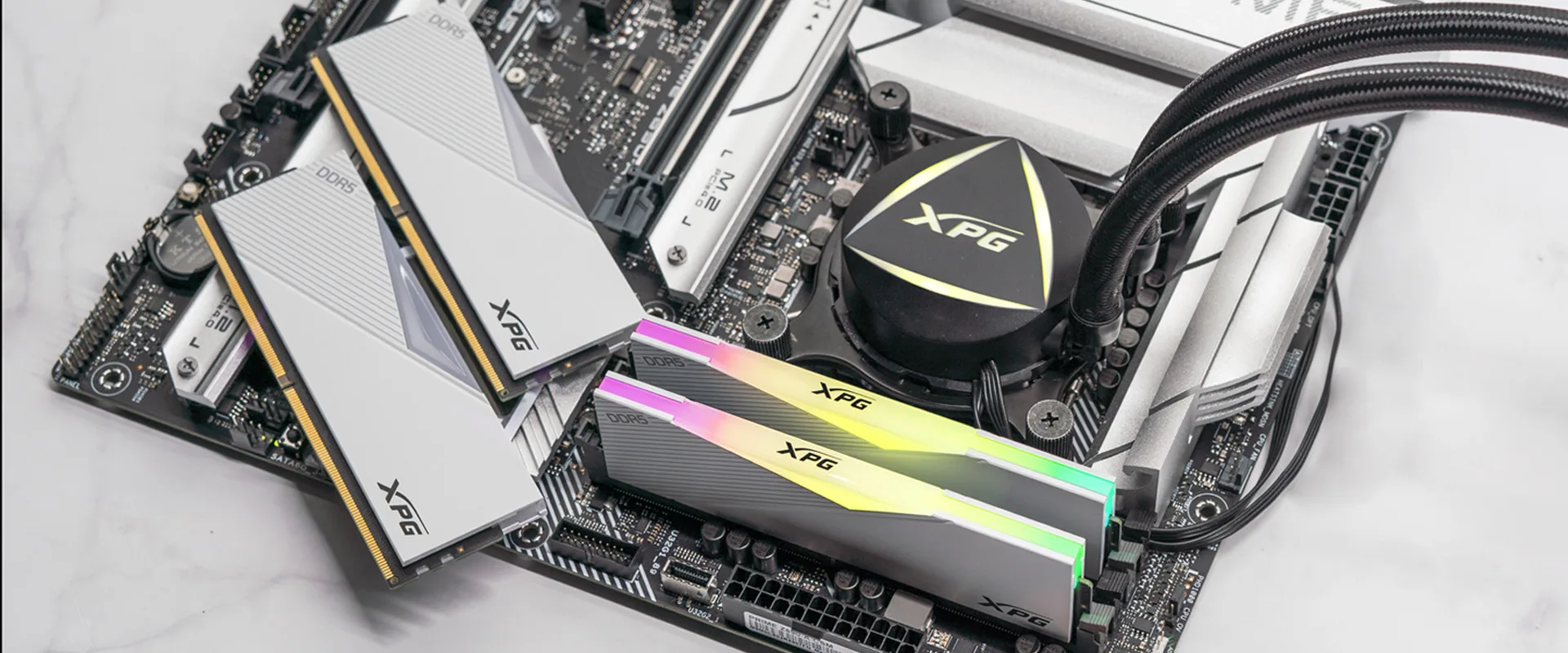 MEMORIA ADATA DDR5 8GB 5600MHZ XPG LANCER WHITE RGB HEATSINK